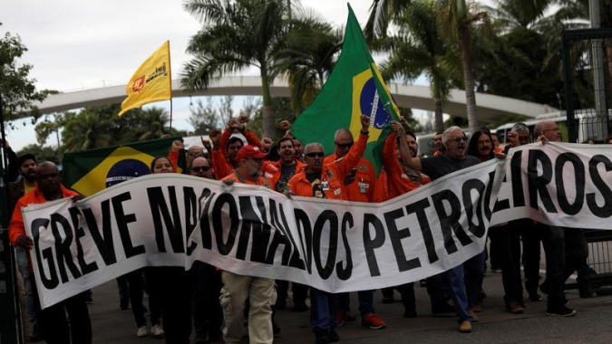 TST vê sindicatos de petroleiros descumprindo decisão sobre greve e bloqueia contas