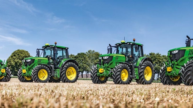 John Deere paralisa fábricas no Brasil; Centro de Peças segue operando