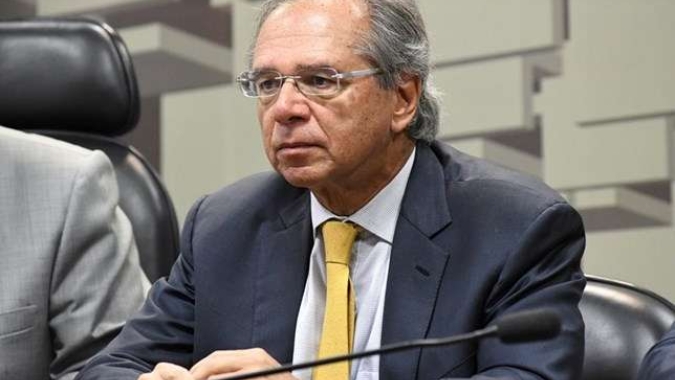 Governo discute capitalizar fundo de estabilização de combustíveis com ações, diz Guedes