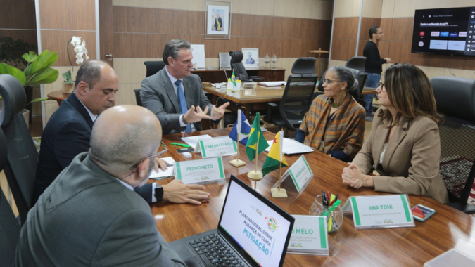 Ministros Carlos Fávaro e Marina Silva debatem plano de mitigação da emissão de carbono na agropecuária