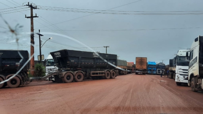 Trânsito volta a travar no acesso ao Porto de Miritituba, no Pará; veja fotos e vídeos