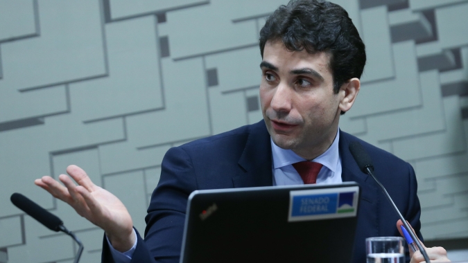 Galípolo indica que fatia da dívida pública atrelada à Selic pode dificultar trabalho do BC