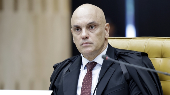 Moraes proíbe transmissão e retransmissão de entrevistas de Bolsonaro nas redes sociais