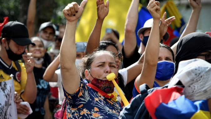 Com protestos longe do fim, mercado global começa a suspender compras de café da Colômbia