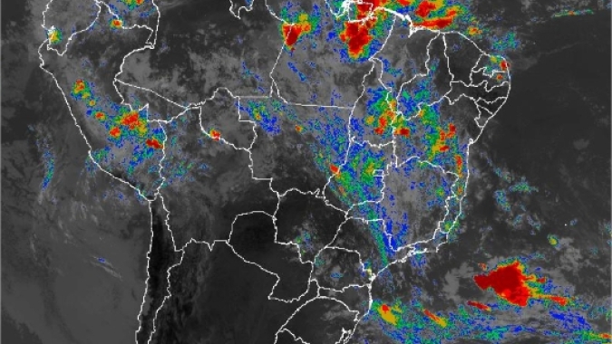 Corredor de umidade ganha força e chuvas devem seguir sobre Centro-Sul do Brasil até fim do mês