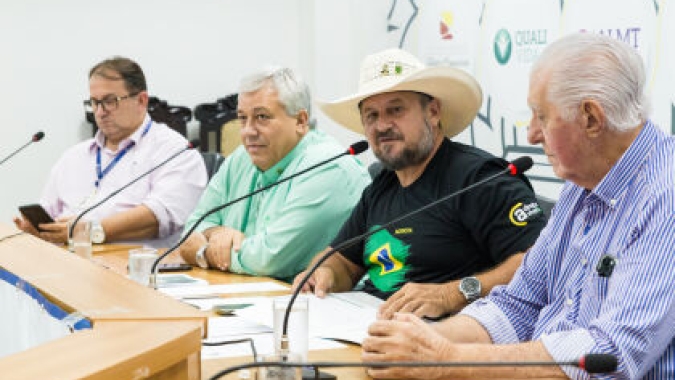 Frente Parlamentar do Leite discute melhoramento genético