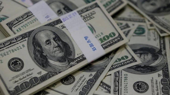 Dólar volta a subir e fecha acima de R$4,20 com aversão global a risco