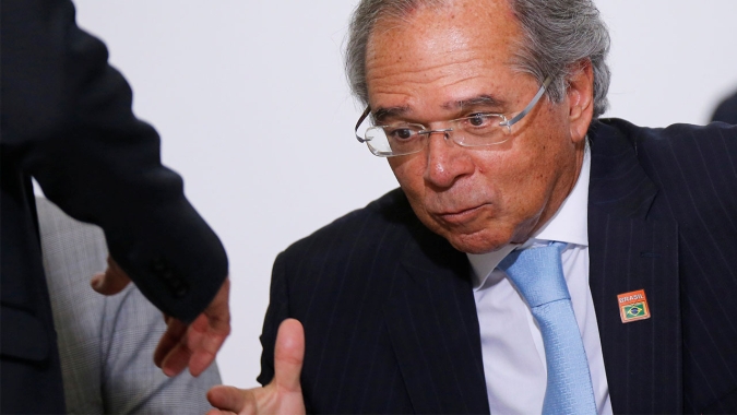Com dólar a R$ 5,50, não precisamos de tantas reservas internacionais, diz Guedes