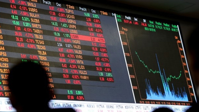 Ibovespa ensaia melhora e chega a superar 93 mil pontos com NY e petróleo; bancos pesam