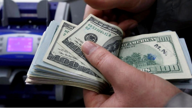 Dólar sobe em dia de realização de lucros no Brasil e com influência do exterior