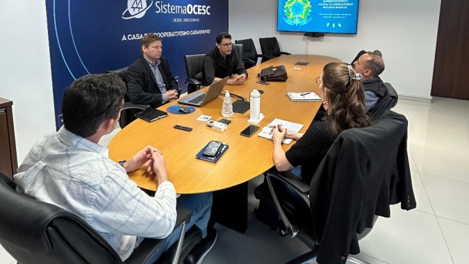 Ministério da Agricultura apresenta programas e reforça parceria com cooperativismo agropecuário de SC