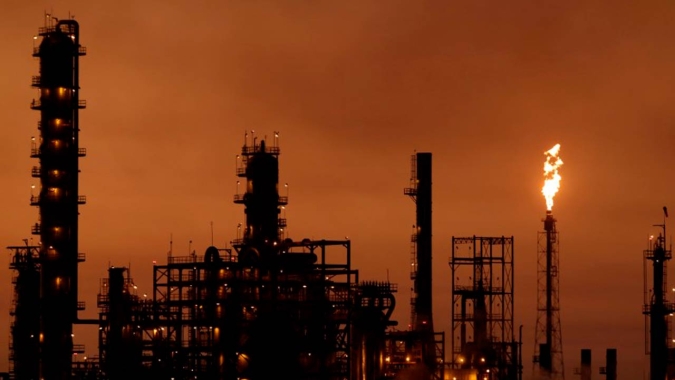 Petróleo fecha no nível mais baixo em mais de uma semana após EUA suspenderem ataques ao Irã