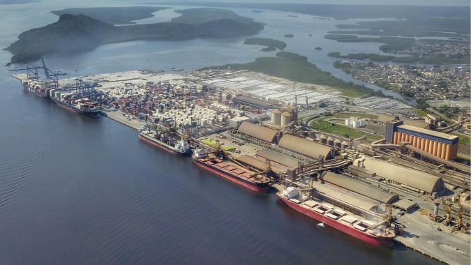 Porto de Paranaguá é a principal estrutura de escoamento das exportações paranaenses