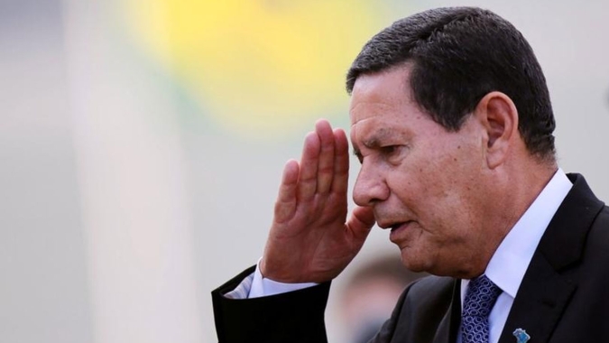 Mourão é diagnosticado com Covid-19 e faz quarentena no Jaburu