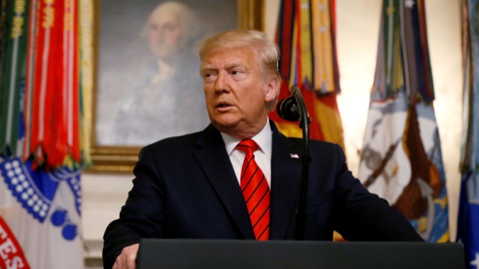 Trump diz que restrições por coronavírus podem levar a milhares de mortes