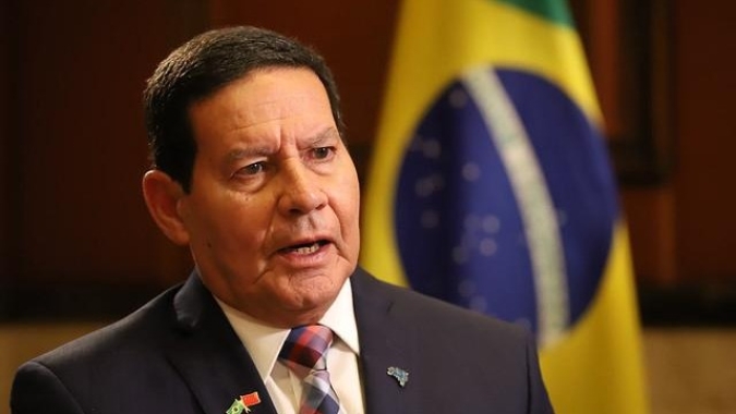 Lealdade é uma estrada de mão dupla, diz Mourão após exonerar assessor