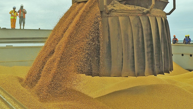 Embarque de soja do Brasil soma 947 mil t/dia no início de abril, em ritmo de recorde