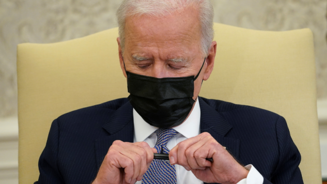 Biden perde apoio de eleitores independentes com avanço de variante Delta