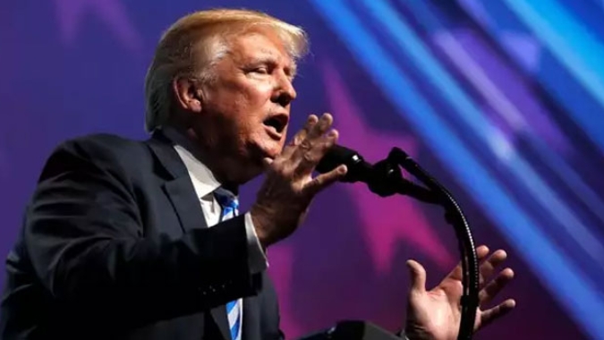 Trump comemora fluxo de petróleo do Golfo e frota do Irã também se prepara para aumentar exportações