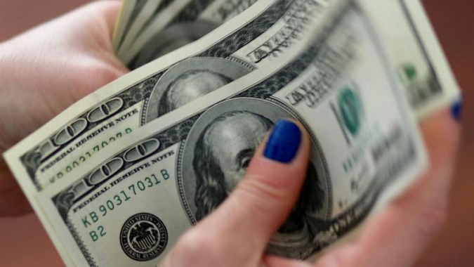 Dólar tem primeira queda do ano e recua para R$ 4,05 após discurso ameno de Trump