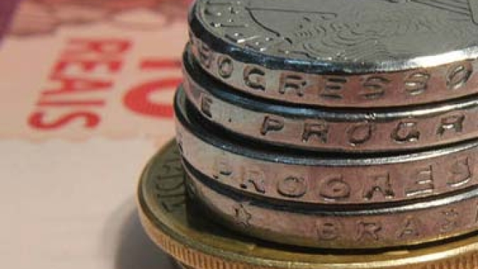 Taxas futuras de juros caem em dia de movimentos técnicos no Brasil e alta de yields no exterior