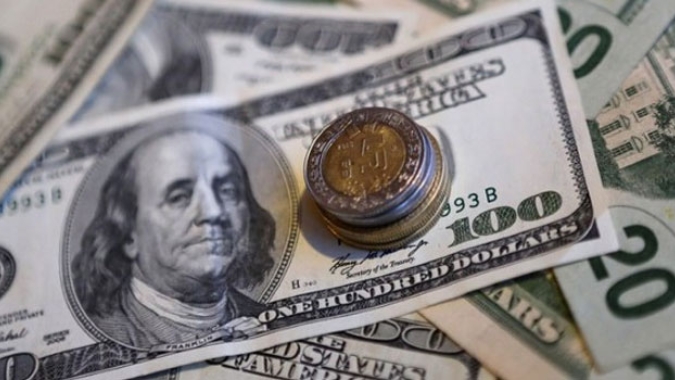 Dólar atinge maior valor desde março de 2021 com desconforto sobre fiscal