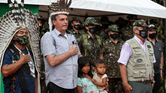 Bolsonaro promete respeitar vontade de ianomâmis sobre mineração em suas terras