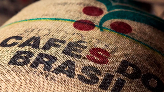 Café fecha em baixa com avanço da colheita e realização de lucros nas bolsas