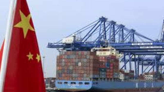 Exportações da China aproveitam boom da IA enquanto a economia doméstica enfrenta dificuldades