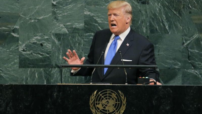 Trump se reunirá com assessores econômicos conforme coronavírus derruba mercados