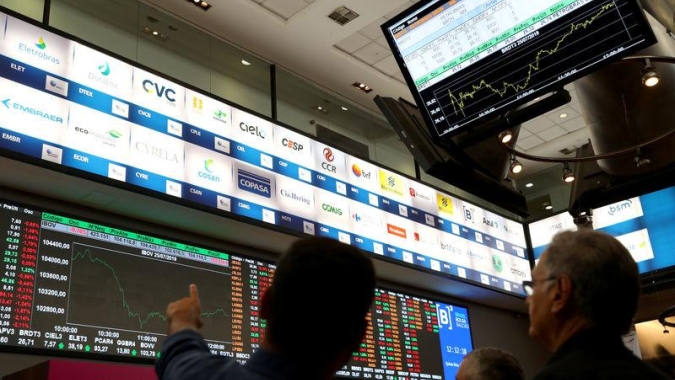 Ibovespa sustenta 116 mil pontos; Petrobras recua mas Wall Street avança