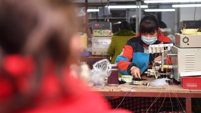 Foxconn contrata mais de 100 mil trabalhadores para fábrica chinesa atingida pela Covid-19, diz agência