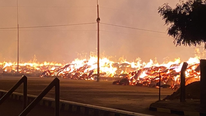 Incêndio atinge pátio de empresa em LEM/BA e destrói fardos de algodão