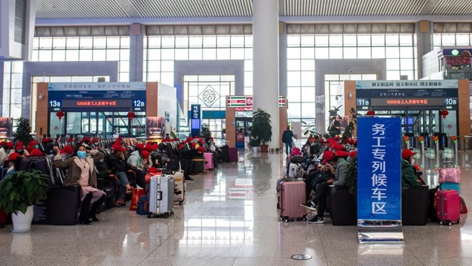 Na China (em Qingdao), passageiros e visitantes são presos e colocados em quarentena