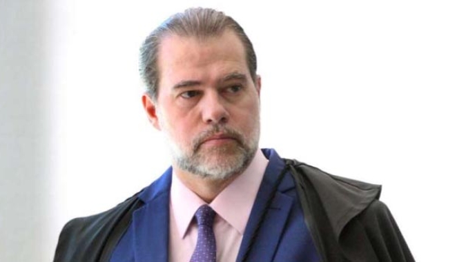 Toffoli sofre acidente doméstico leve e faz exames em SP, mas passa bem