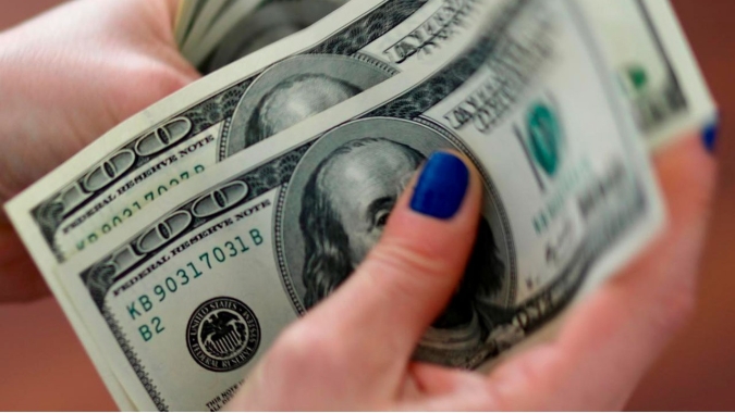 Dólar fecha em queda, mas defende R$ 5 e tem maior alta semanal desde agosto de 2018