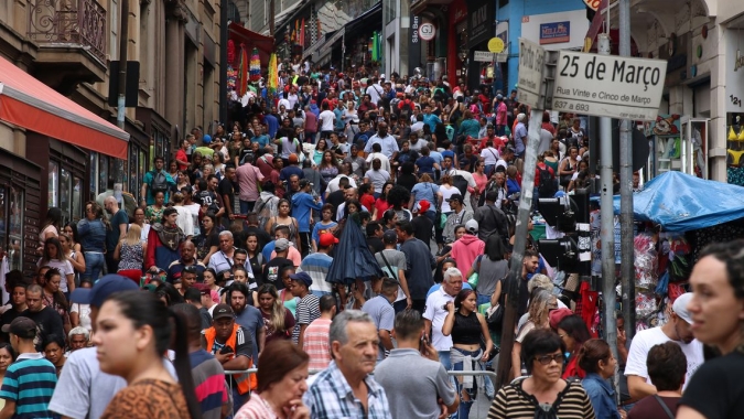 População do Brasil começará a diminuir em 2042, estima IBGE