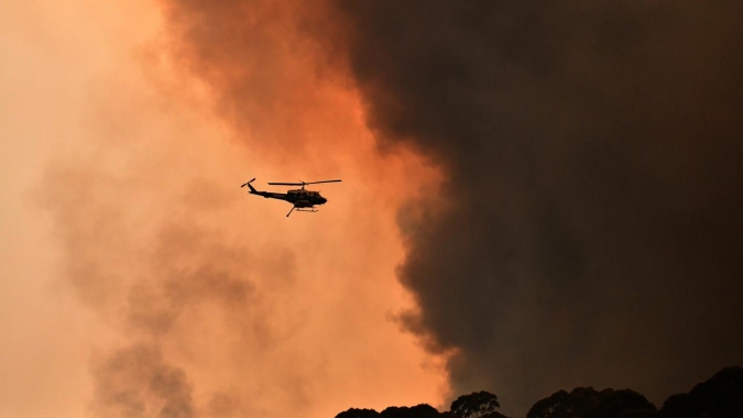 Incêndios florestais em cidades turísticas da Austrália forçam retiradas em massa