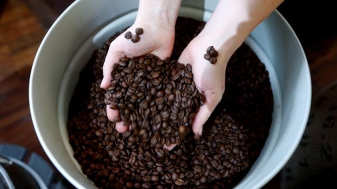 Café abre semana com desvalorização em Nova York e estabilidade em Londres