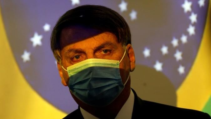 Bolsonaro repete que ninguém é obrigado a se vacinar; Pazuello diz que vacinação começa em janeiro
