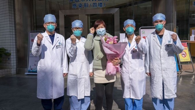 475 pacientes internados por coronavírus recebem alta após recuperação na China
