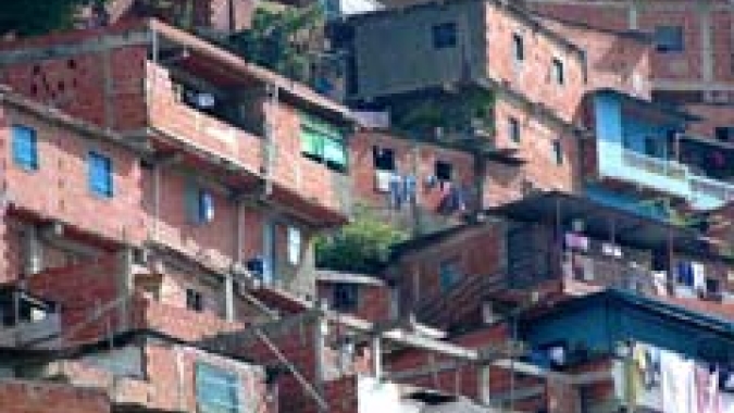 Prefeitura do Rio determina fechamento do comércio em favelas para conter coronavírus