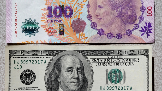 Mudanças na política cambial da Argentina deixam mais perto retorno aos mercados de dívida, dizem analistas