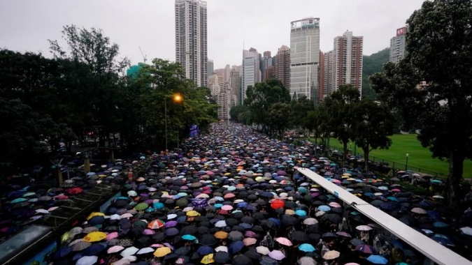 Após recorde de infecções, Hong Kong impõe medidas mais rígidas de controle ao coronavírus