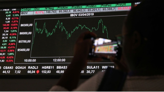 Ibovespa ensaia melhora com bancos entre principais suportes antes de ata do Fed