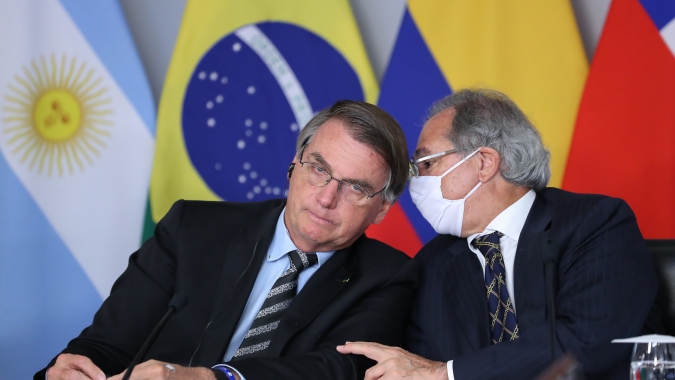 Guedes diz que setor privado poderia trazer 500 milhões de doses de vacinas