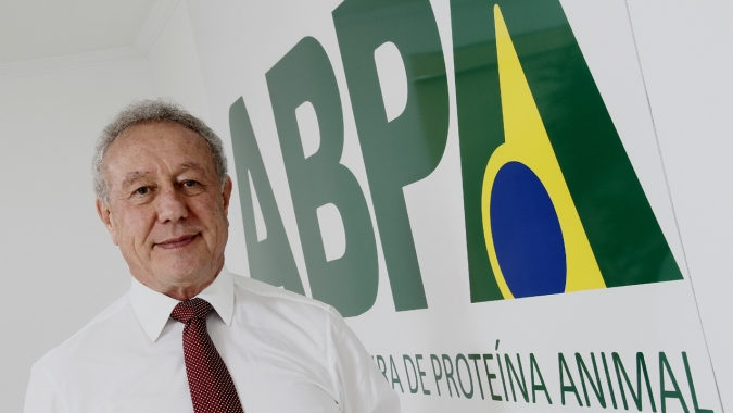 Setor avícola faz homenagem a Francisco Turra