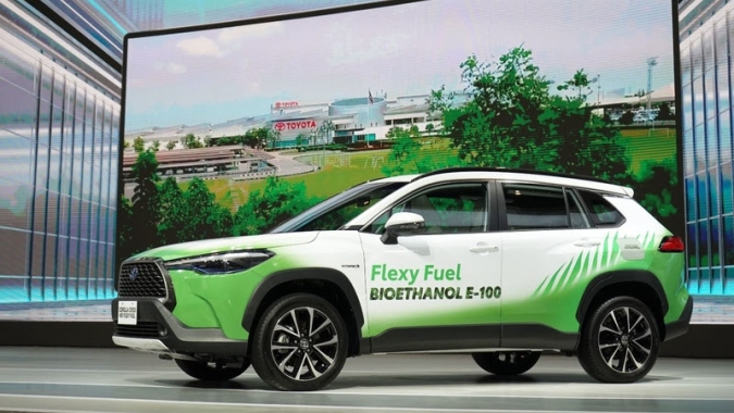 Toyota híbrido flex é destaque no motor show da Indonésia