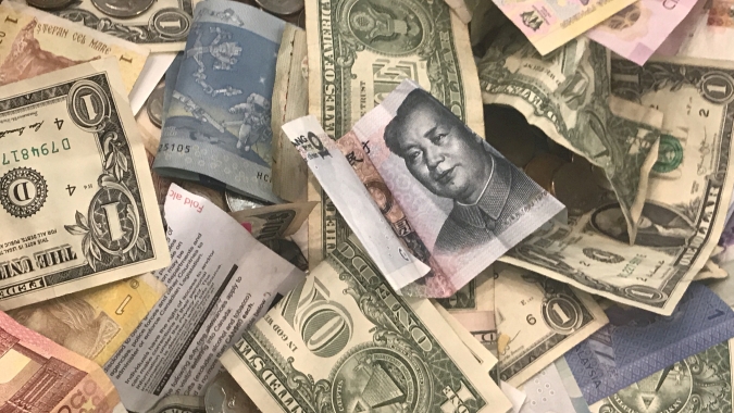 Dólar tem queda contra real na sessão após intervenção do BC, mas fecha semana em alta