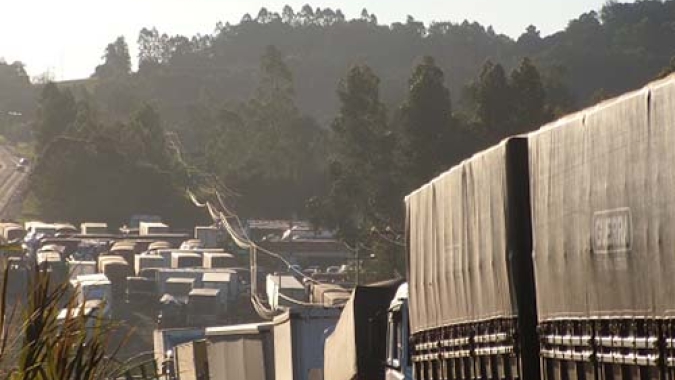 PEC reconhece estado de emergência para criar voucher dos caminhoneiros